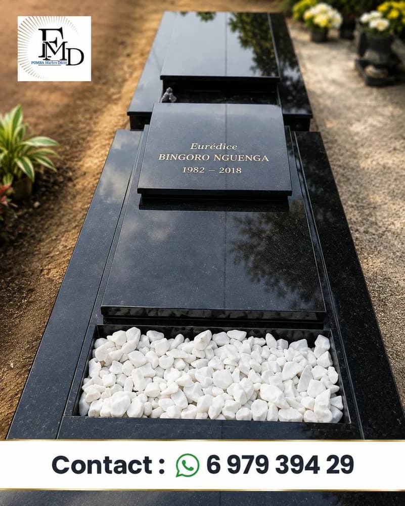 Monument Funéraire Granit noir — Fomba Marbre Décor